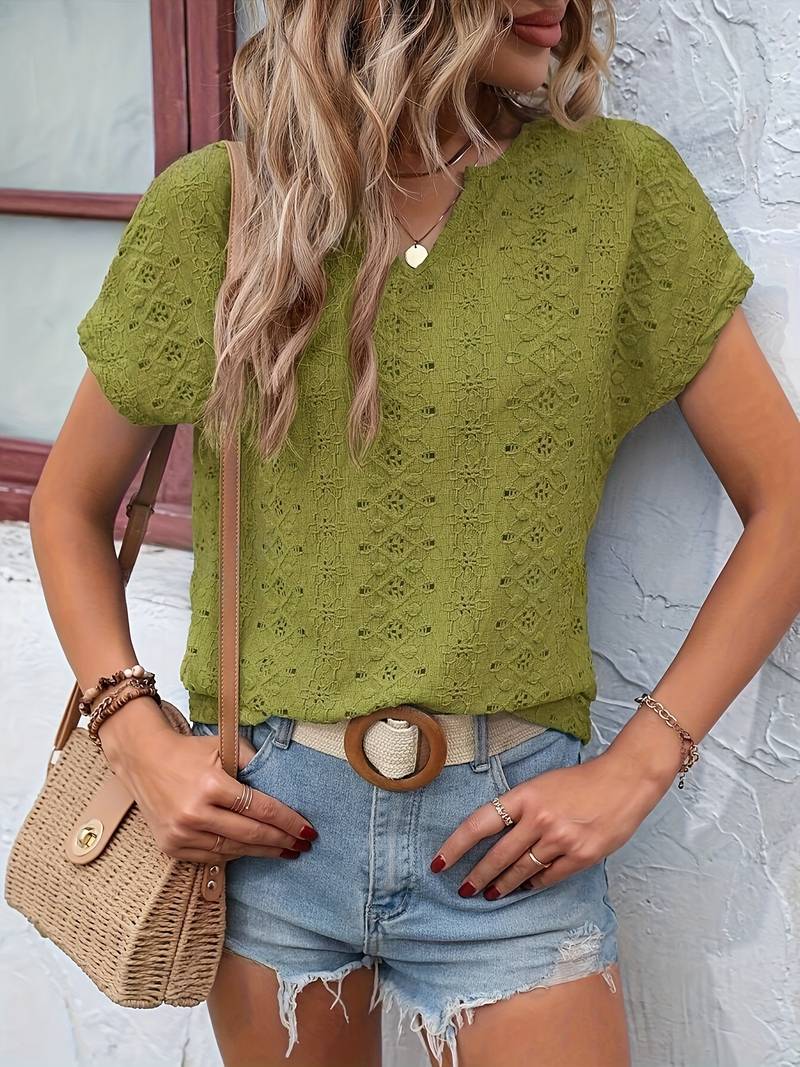 Amelie - T-Shirt mit gekerbtem Ausschnitt und Lochstickerei