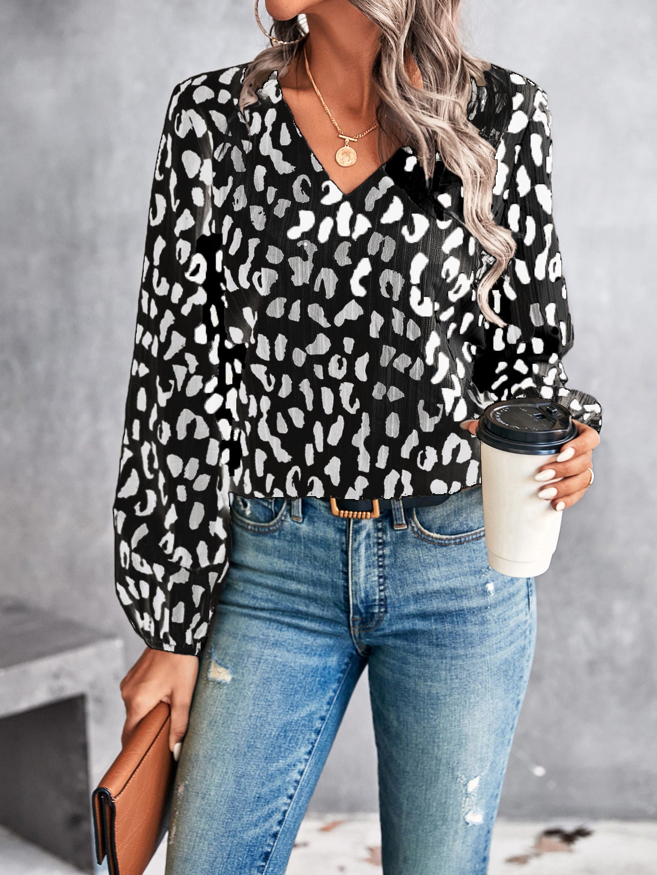 Edith - Bluse mit Leopardenmuster und V-Ausschnitt