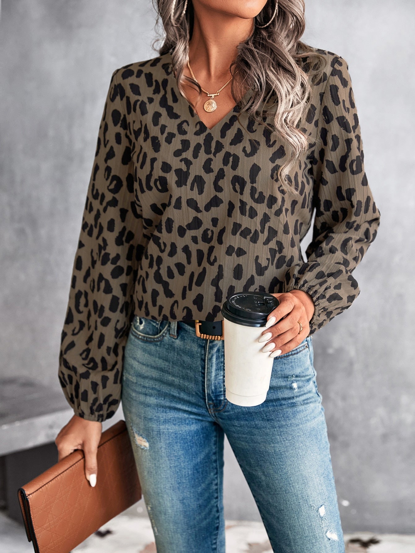 Edith - Bluse mit Leopardenmuster und V-Ausschnitt