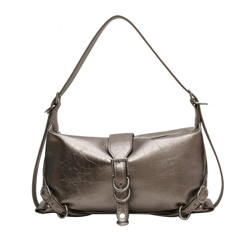 Schultertasche für Damen ⎜ Modische Underarm-Bag aus Lackleder mit Schnallen und großem Stauraum für den Alltag