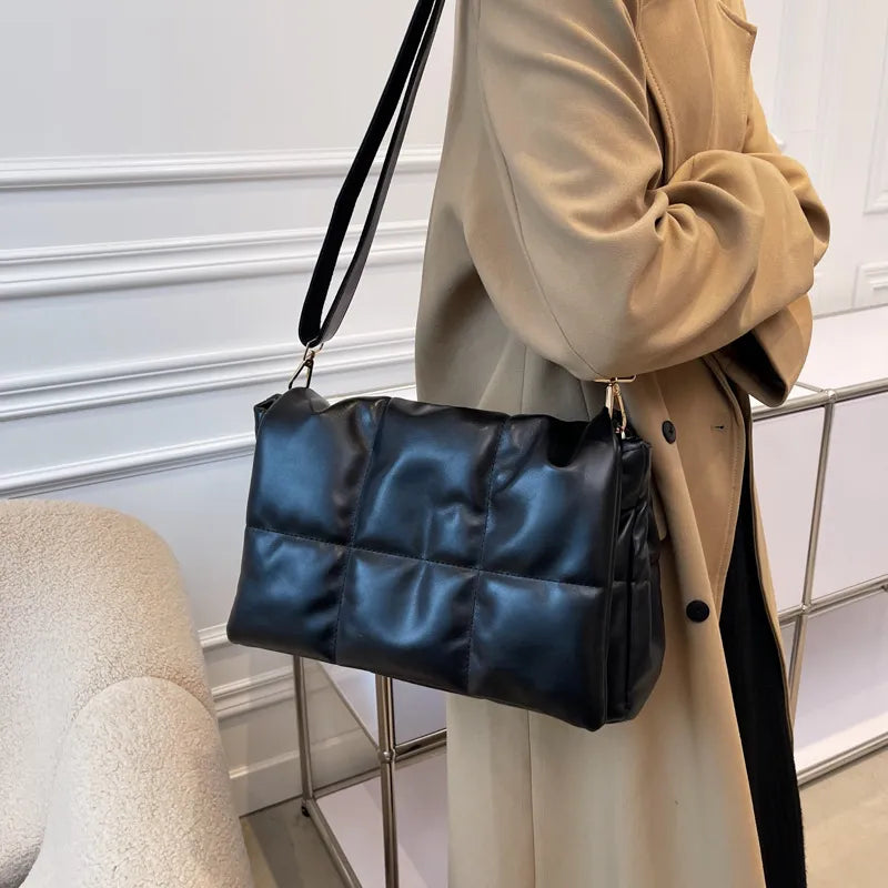 Schultertasche für Damen ⎜ Große Stepp-Tasche im Retro-Design mit weichem Tragekomfort und viel Stauraum