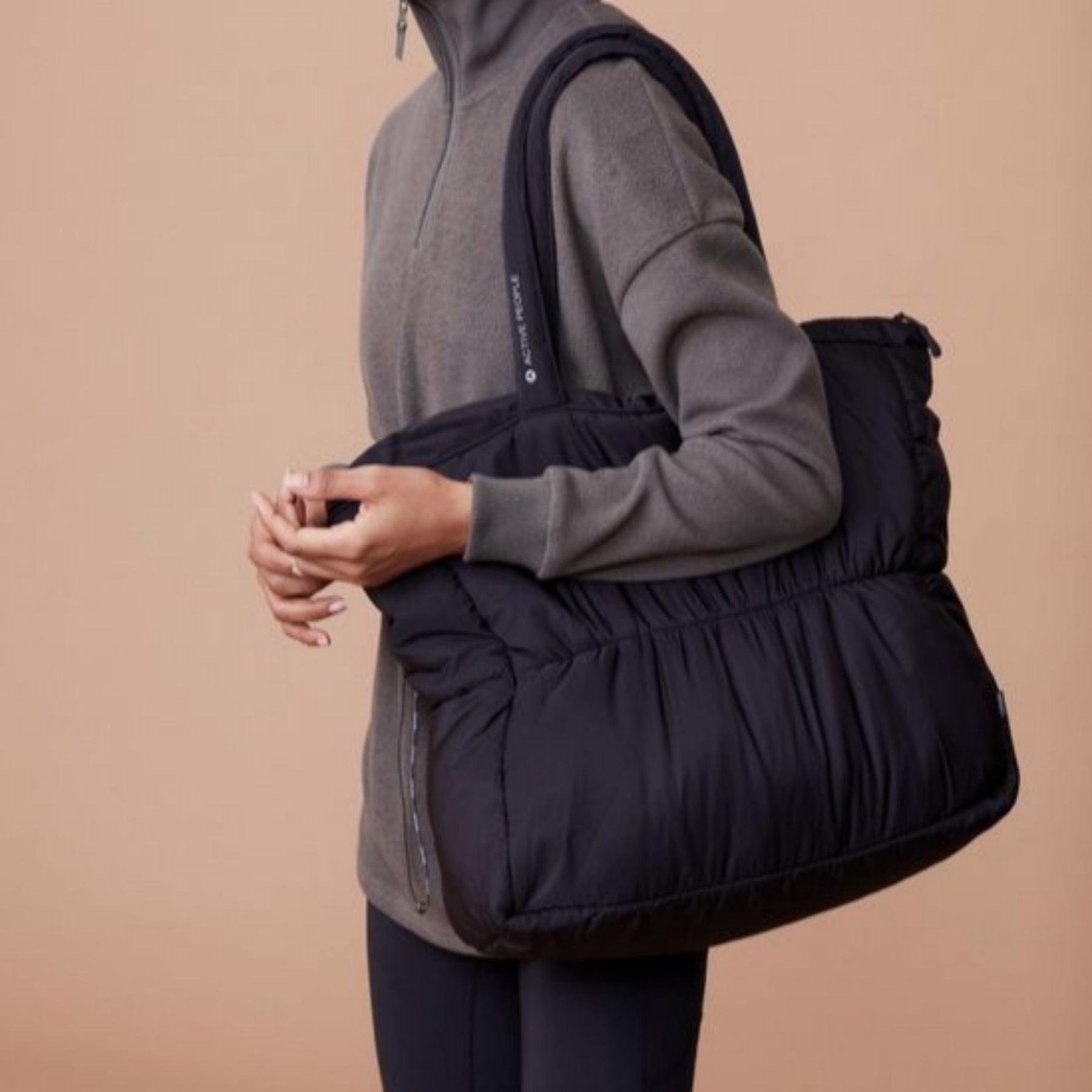 Casual Schultertasche für Damen ⎜ Weiches Design mit großzügigem Stauraum und praktischen Tragegriffen