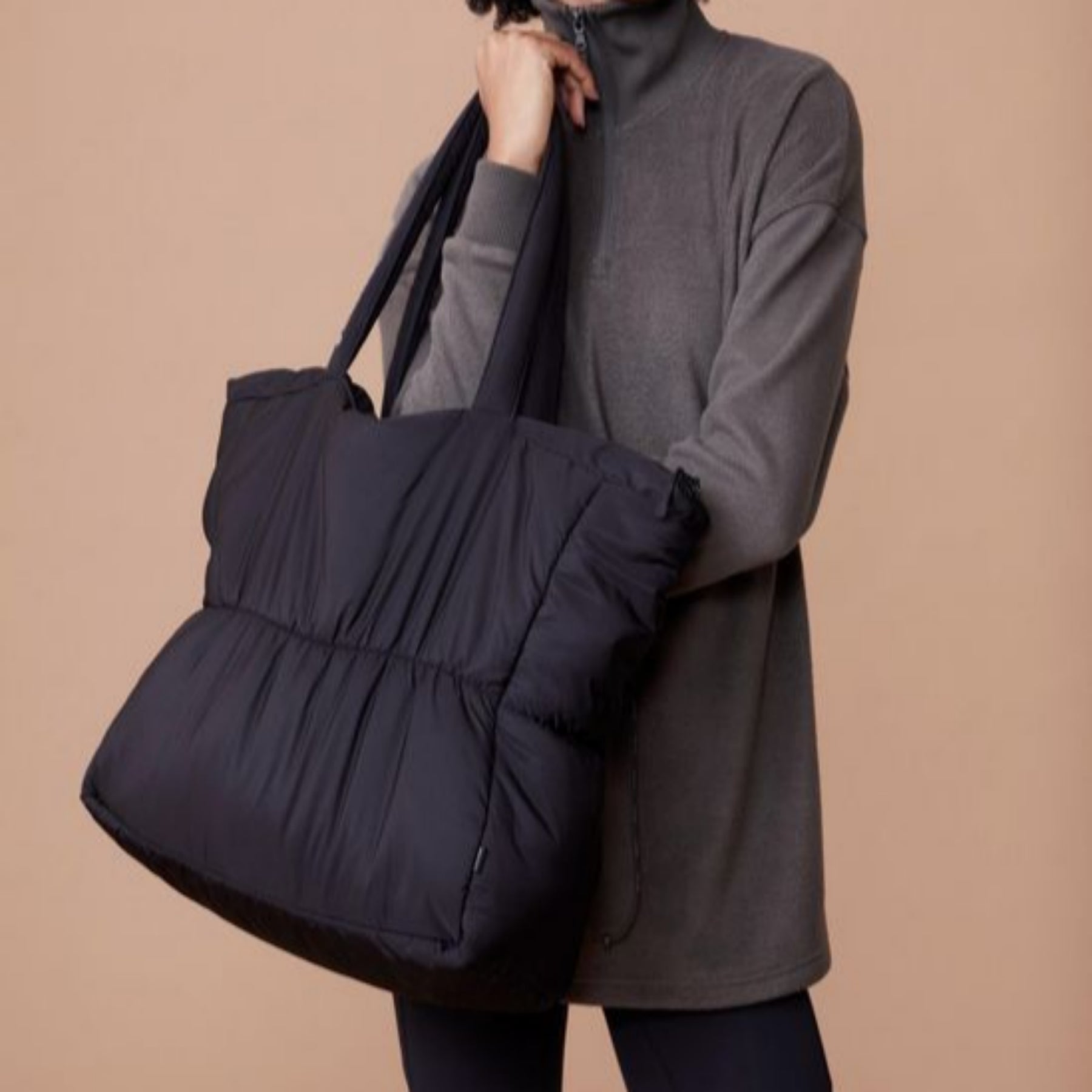 Casual Schultertasche für Damen ⎜ Weiches Design mit großzügigem Stauraum und praktischen Tragegriffen