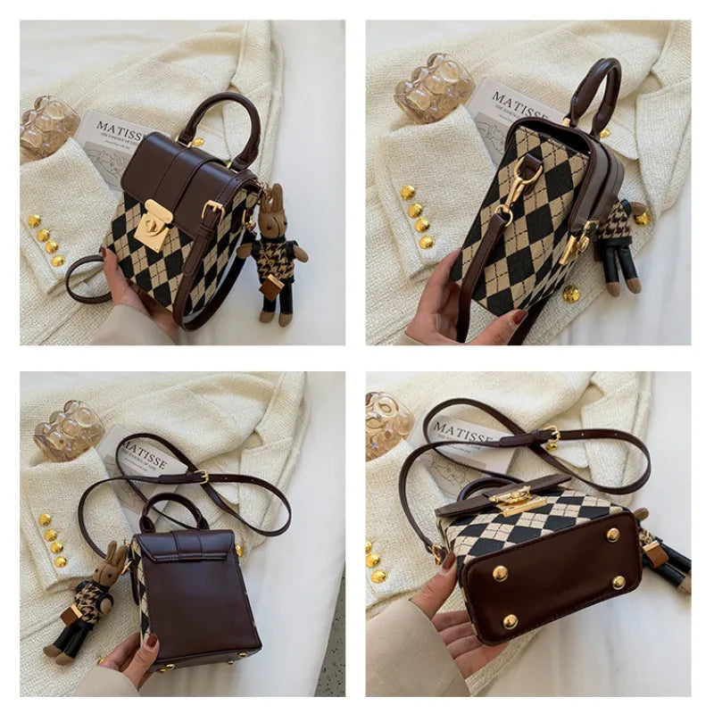 Umhängetasche für Damen ⎜ Kompakte Tasche mit Karomuster und Drehverschluss im eleganten Retro-Design