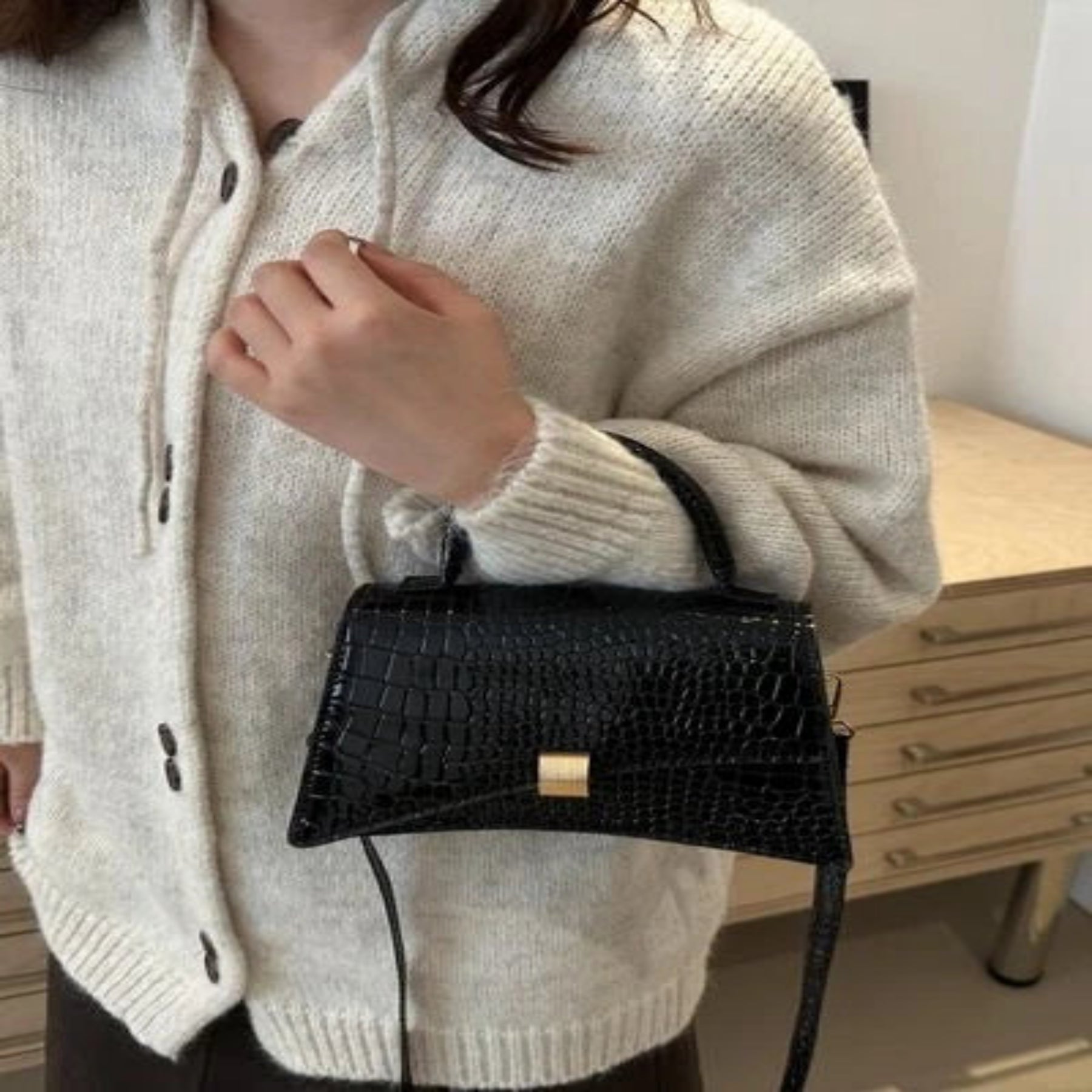 Stylische Handtasche für Damen ⎜ Elegantes Croco-Design mit praktischer Schulterkette und zeitlosem Look