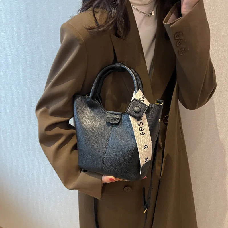 Handtasche für Damen ⎜ Vielseitige Bucket-Bag mit Schultergurt und Tragehenkel für Alltag und Freizeit
