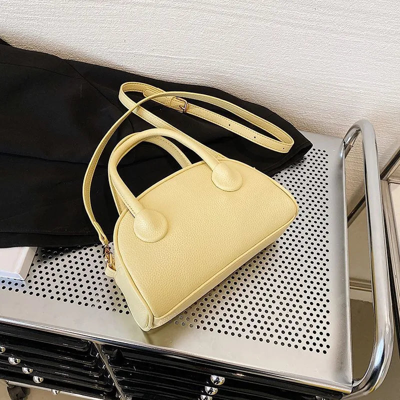 Handtasche für Damen ⎜ Kompakte Schultertasche im eleganten Design mit Reißverschluss für Alltag und Ausgehen
