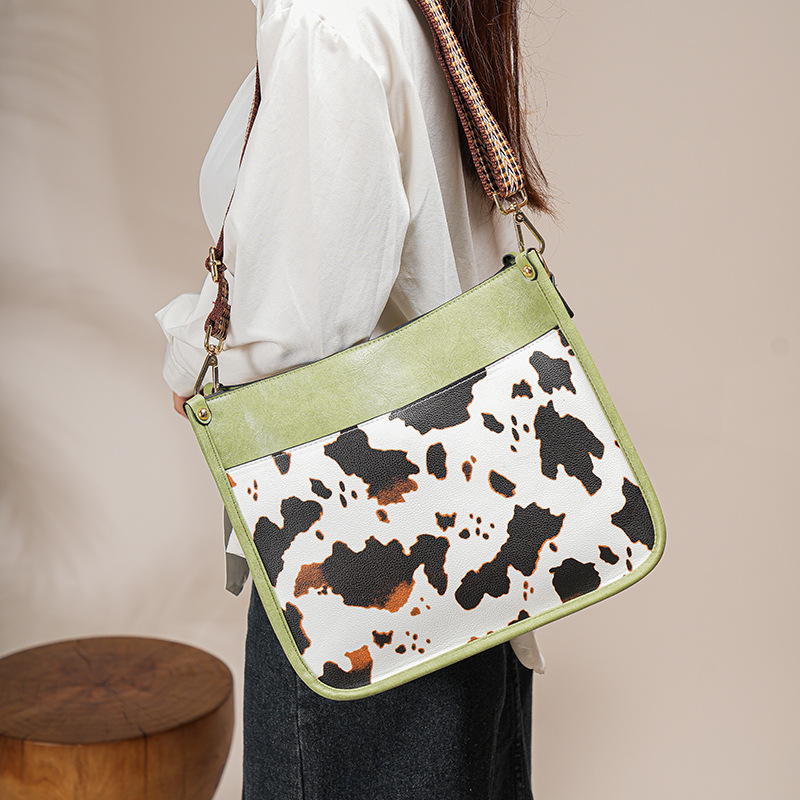 Shopper Tasche für Damen mit Kuhmuster ⎜ Geräumige Umhängetasche mit breitem Gurt für Freizeit und City-Looks