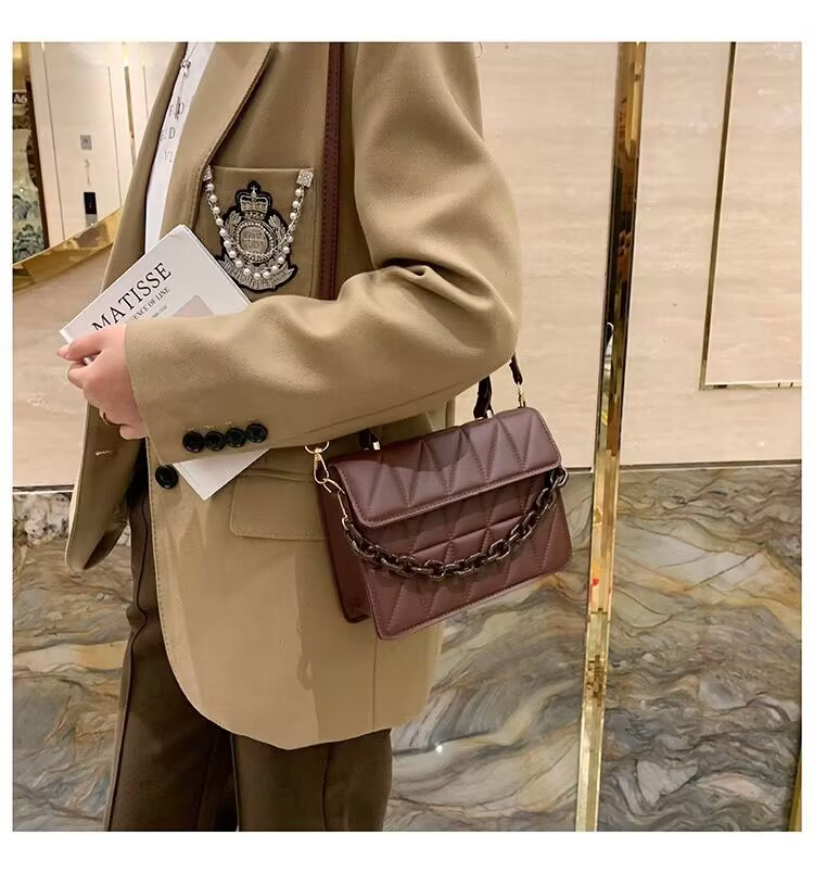 Handtasche für Damen ⎜ Steppdesign mit Kette und Griff für Alltag und Freizeit