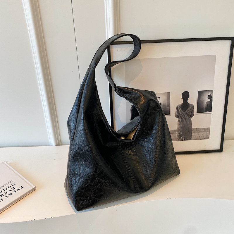 Lässige Schultertasche aus Leder ⎜ Großzügiger Stauraum mit modernem Design für jeden Tag
