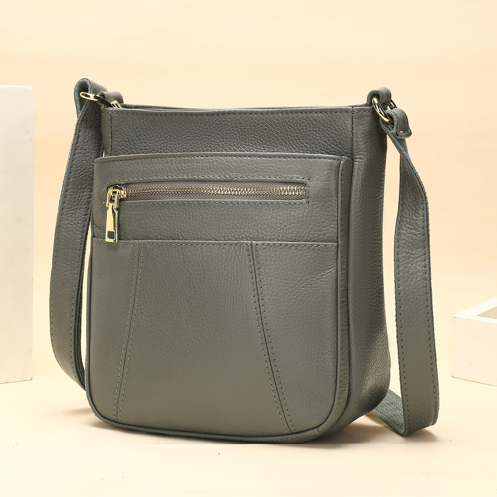 Umhängetasche aus Echtleder für Damen ⎜ Kompakte Schultertasche mit Reißverschlussfach für Alltag und Ausflüge
