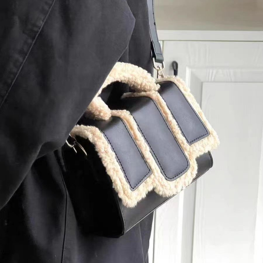 Damen Umhängetasche ⎜ Modische Handtasche mit Lammwolle für Herbst und Winter
