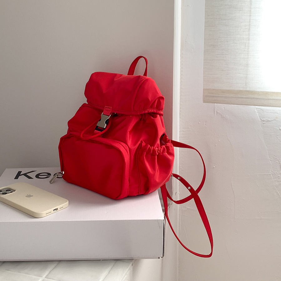 Damen Rucksack aus Nylon ⎜ Leichter Freizeitrucksack in kompakter Größe mit Seitentaschen für Alltag & Schule