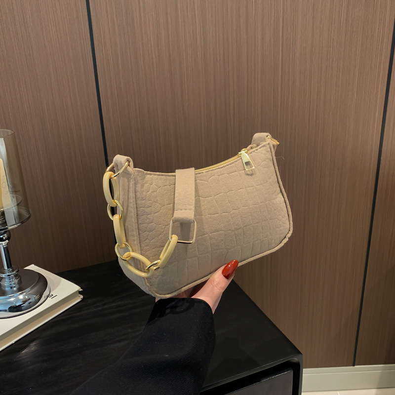 Kleine Damen Schultertasche mit Kette ⎜ Leichtes Trend-Design für stilvolle Auftritte im Alltag