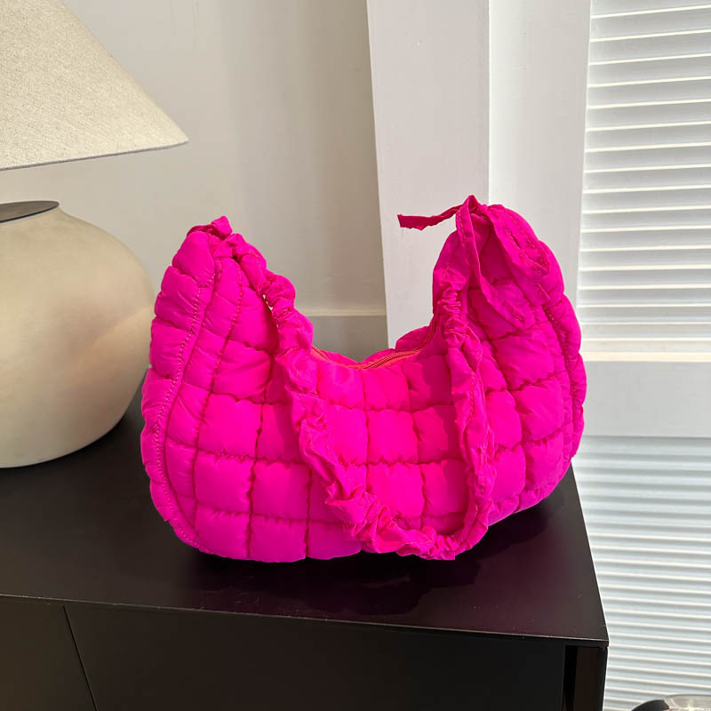 Quilted Schultertasche für Damen ⎜ Modische Henkeltasche mit verstellbarem Tragegurt und raffiniertem Design