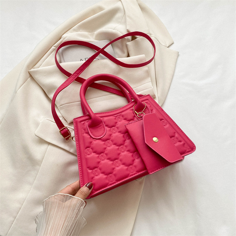Kleine Umhängetasche für Damen ⎜ Modische Handtasche im quadratischen Design mit praktischer Vorder-Tasche