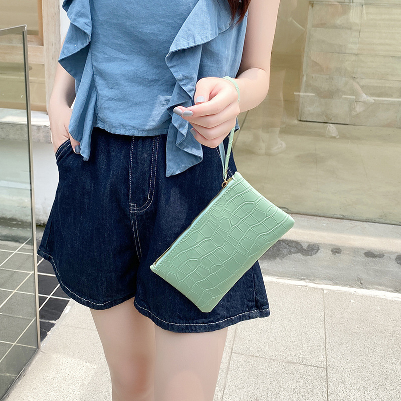 Clutch für Damen mit Krokodilprägung ⎜ Elegante Handgelenktasche für Alltag und Ausgehen