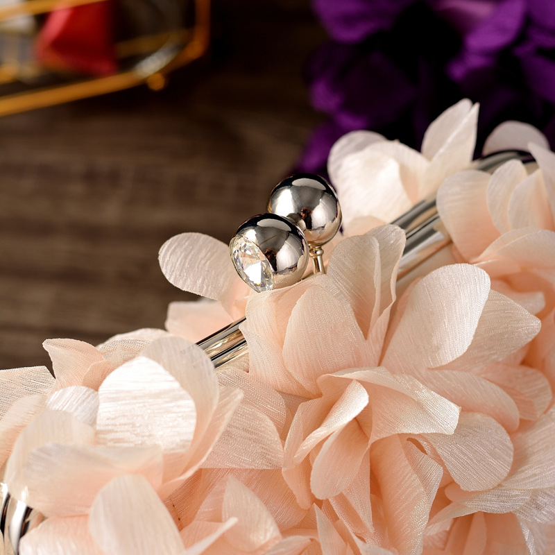 Abendtasche für Damen ⎜ Elegante Clutch mit Blumenapplikationen für besondere Anlässe