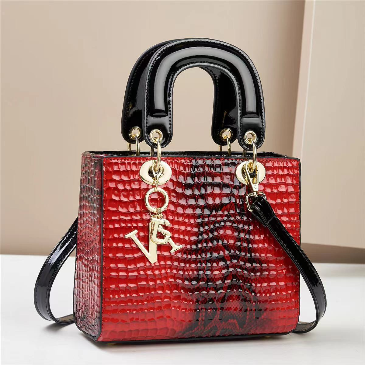 Handtasche für Damen ⎜ Elegante Tragetasche mit Kroko-Optik und abnehmbarem Schulterriemen