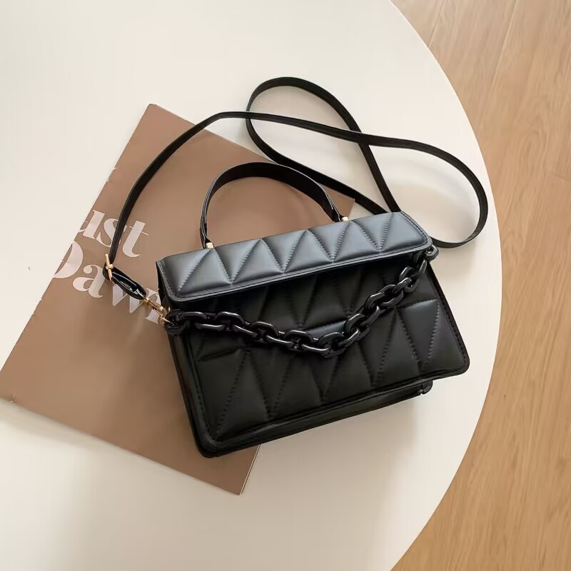 Handtasche für Damen ⎜ Steppdesign mit Kette und Griff für Alltag und Freizeit