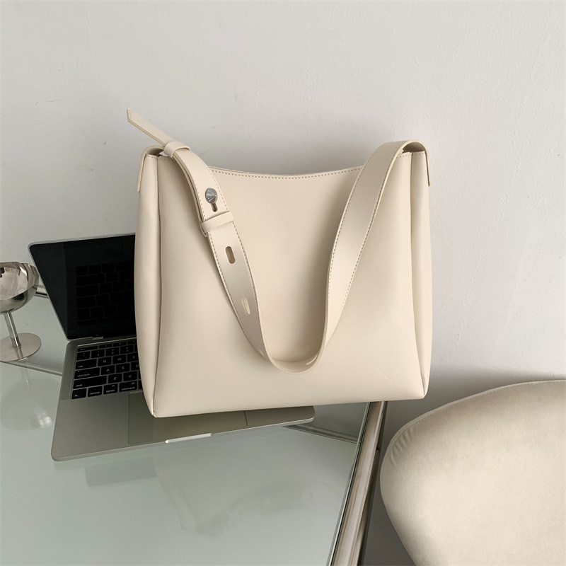 Große Schultertasche für Damen ⎜ Praktisches Design mit verstellbarem Tragegurt und zusätzlicher Tasche
