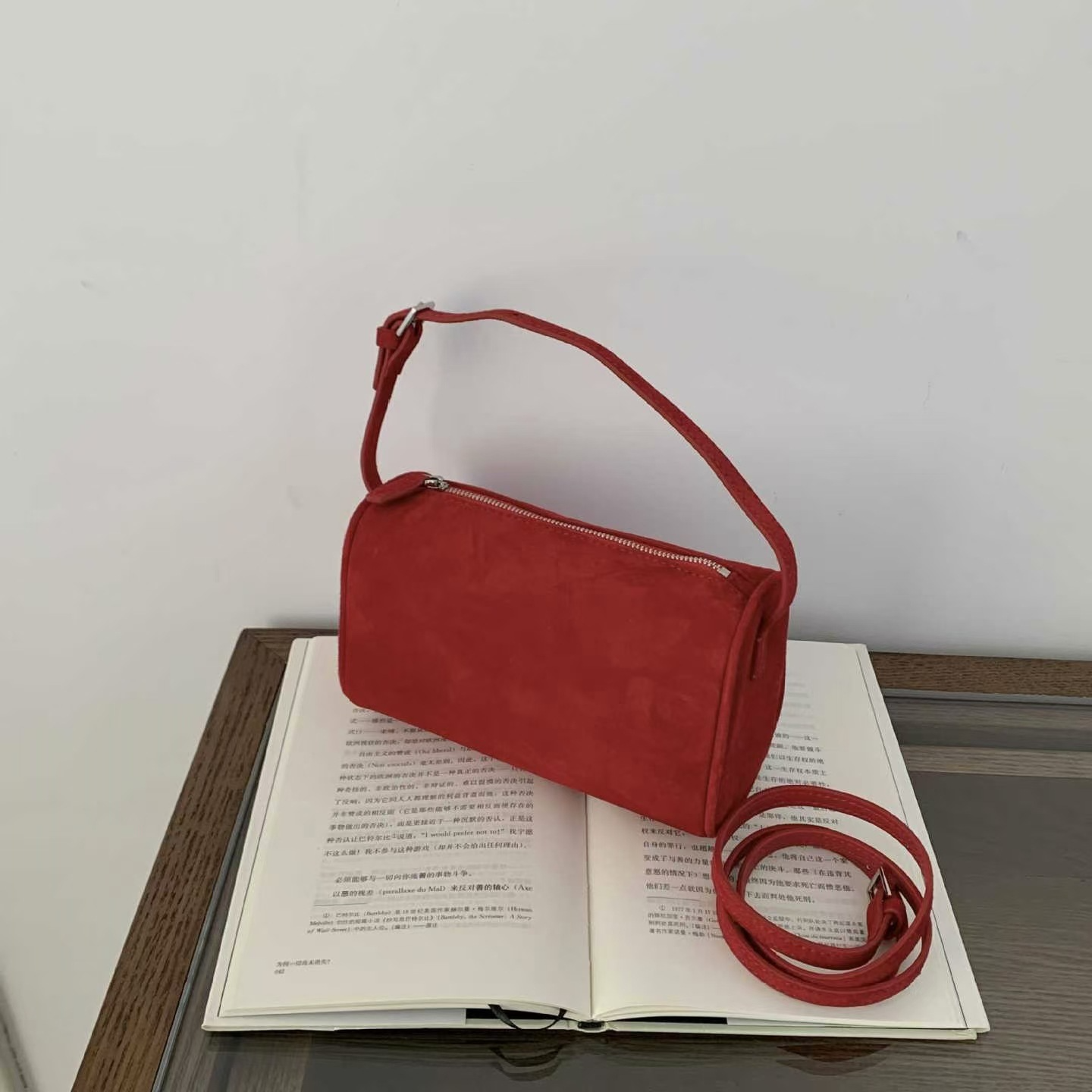 Mini-Handtasche aus Wildleder für Damen ⎜ Kompakte Schultertasche im eleganten Design