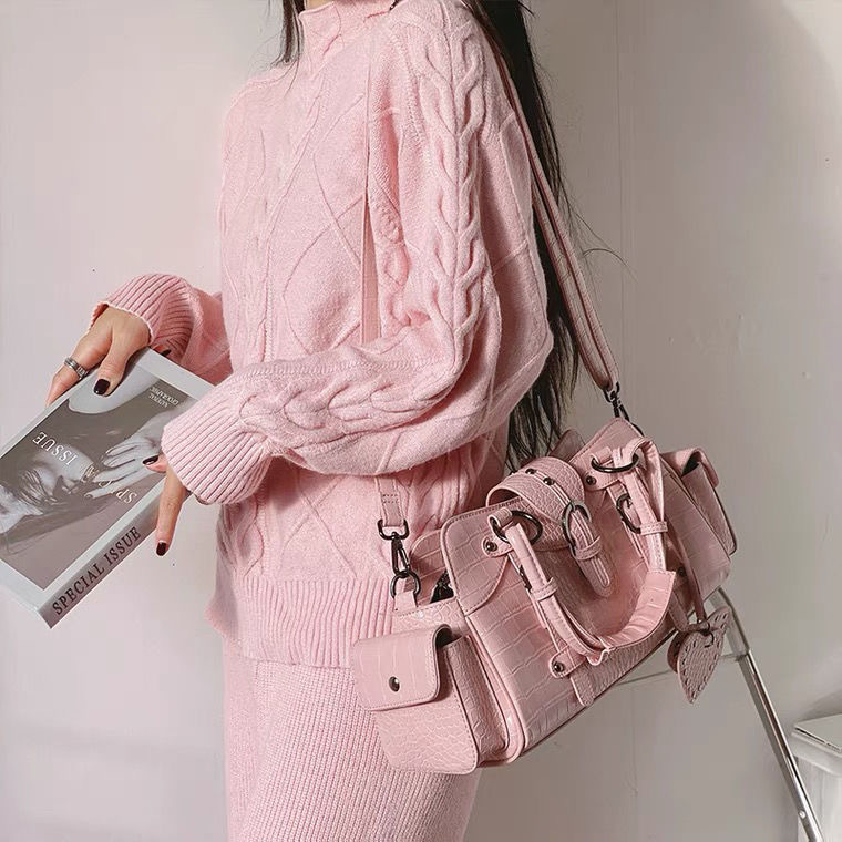 Handtasche mit Nieten und Griff ⎜ Kleine Umhängetasche für Damen im Krokolook mit Verstellbarem Riemen