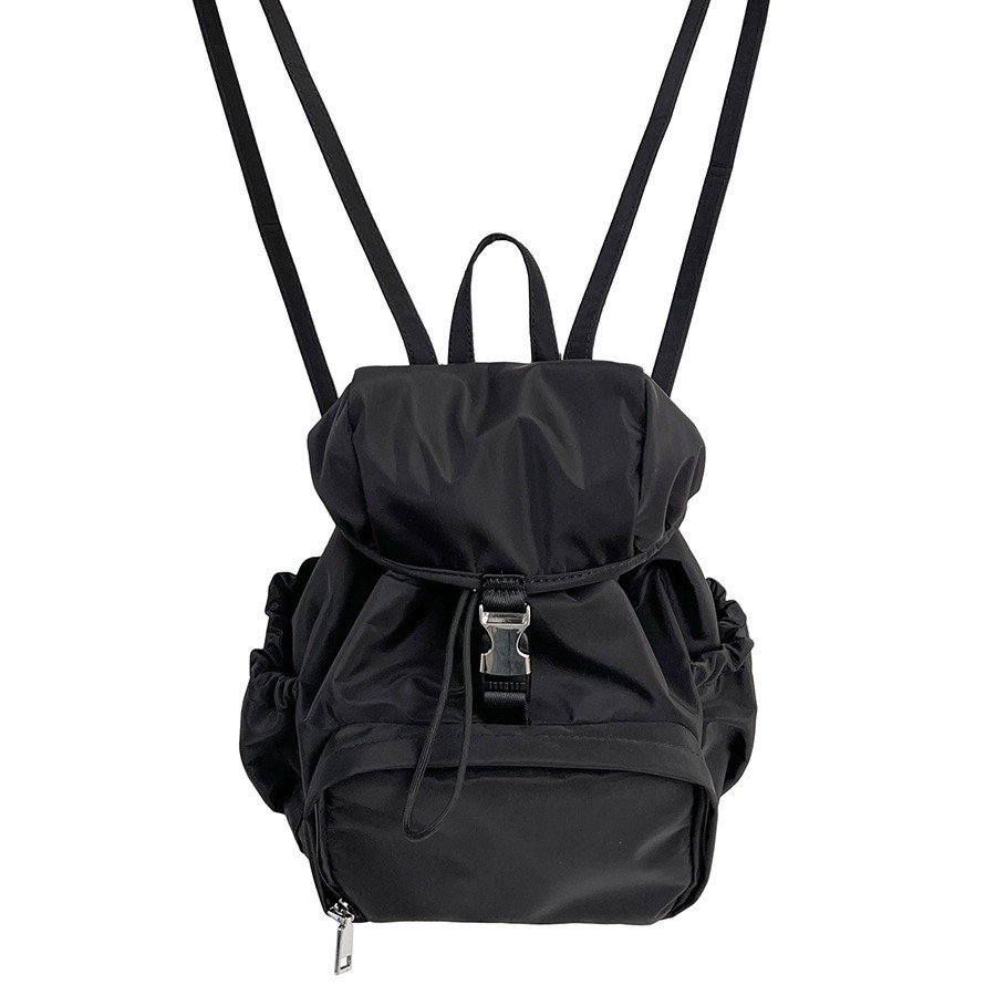 Damen Rucksack aus Nylon ⎜ Leichter Freizeitrucksack in kompakter Größe mit Seitentaschen für Alltag & Schule
