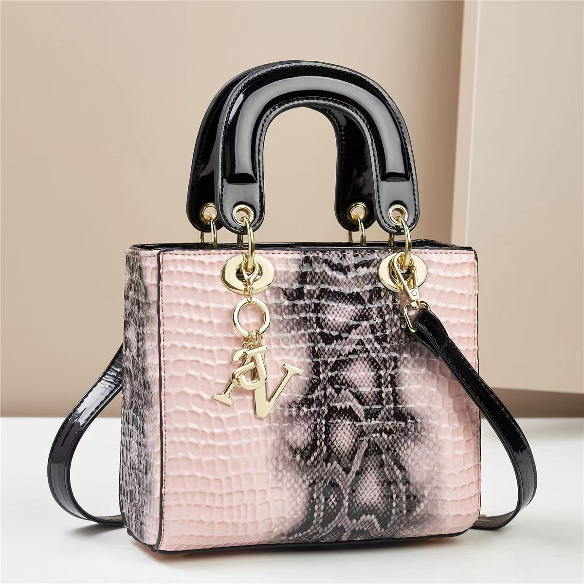 Handtasche für Damen ⎜ Elegante Tragetasche mit Kroko-Optik und abnehmbarem Schulterriemen