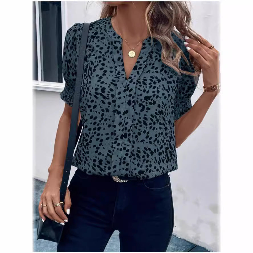 Lily – Bluse mit V-Ausschnitt und gekerbtem Kragen