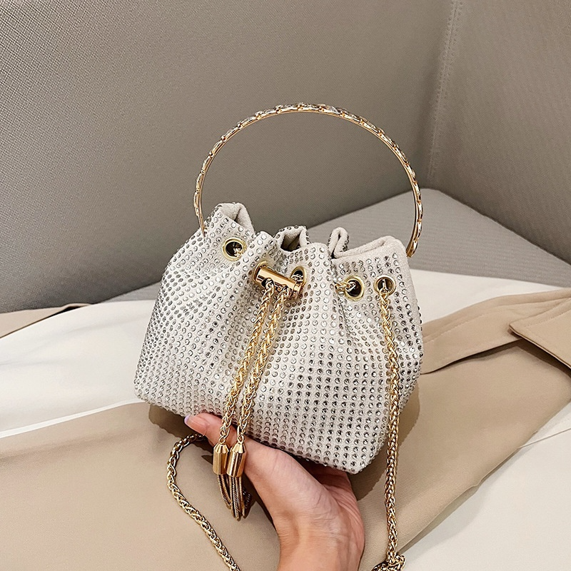 Glitzernde Handtasche für Damen ⎜ Funkeleffekt-Design mit Kettenriemen und stilvollem Griff