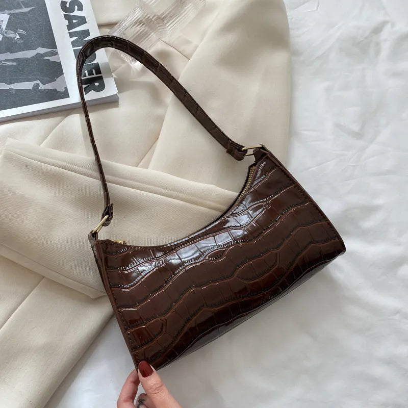 Prägte Schultertasche für Damen ⎜ Elegante Umhängetasche mit Kroko-Optik und Farbintensivem Design