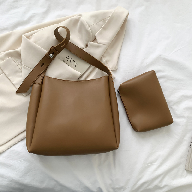 Große Schultertasche für Damen ⎜ Praktisches Design mit verstellbarem Tragegurt und zusätzlicher Tasche