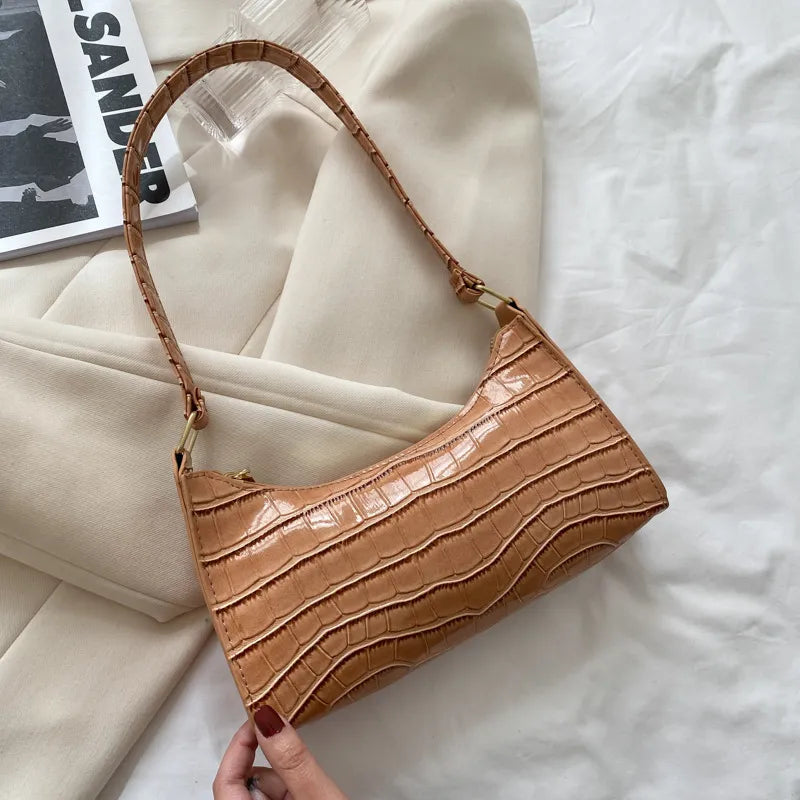 Prägte Schultertasche für Damen ⎜ Elegante Umhängetasche mit Kroko-Optik und Farbintensivem Design