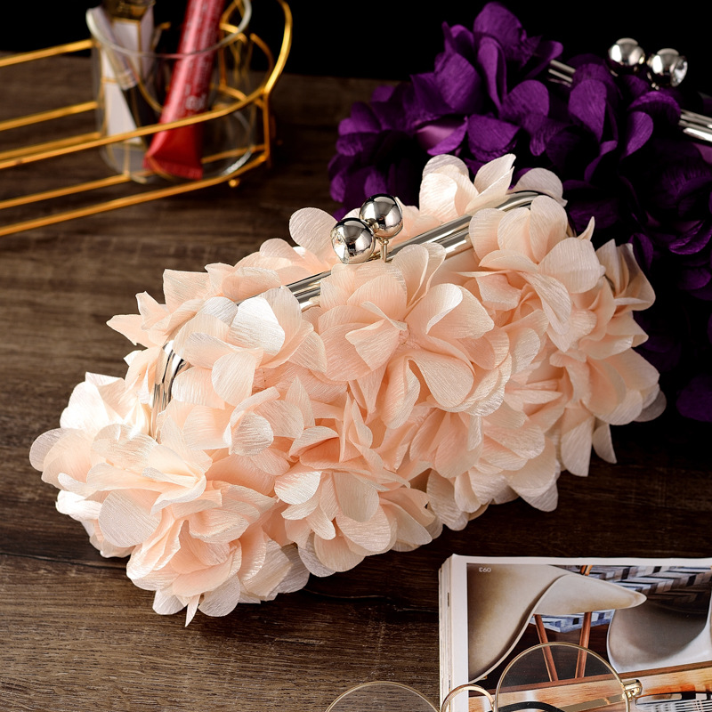 Abendtasche für Damen ⎜ Elegante Clutch mit Blumenapplikationen für besondere Anlässe