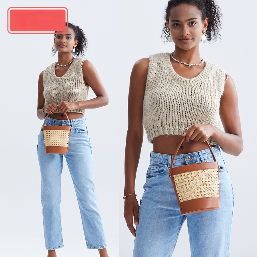 Runde Rattan Umhängetasche für Damen ⎜ Handgewebte Bucket Bag mit Zugverschluss und Lederakzenten