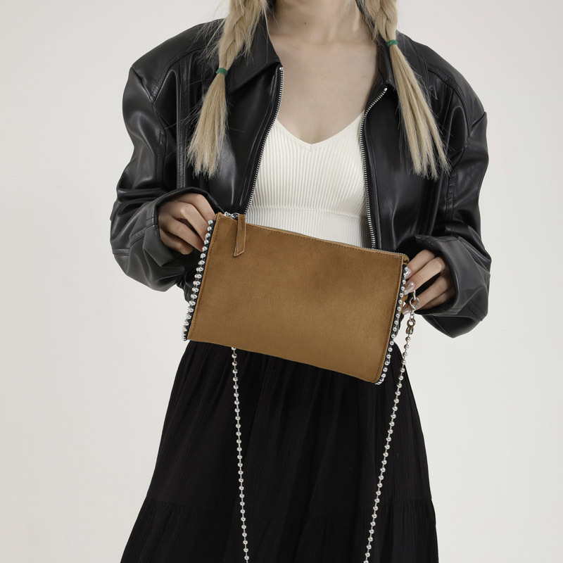 Umhängetasche für Damen ⎜ Schlichte Schultertasche mit Kettenriemen und Reißverschluss für Alltag und Ausgehen