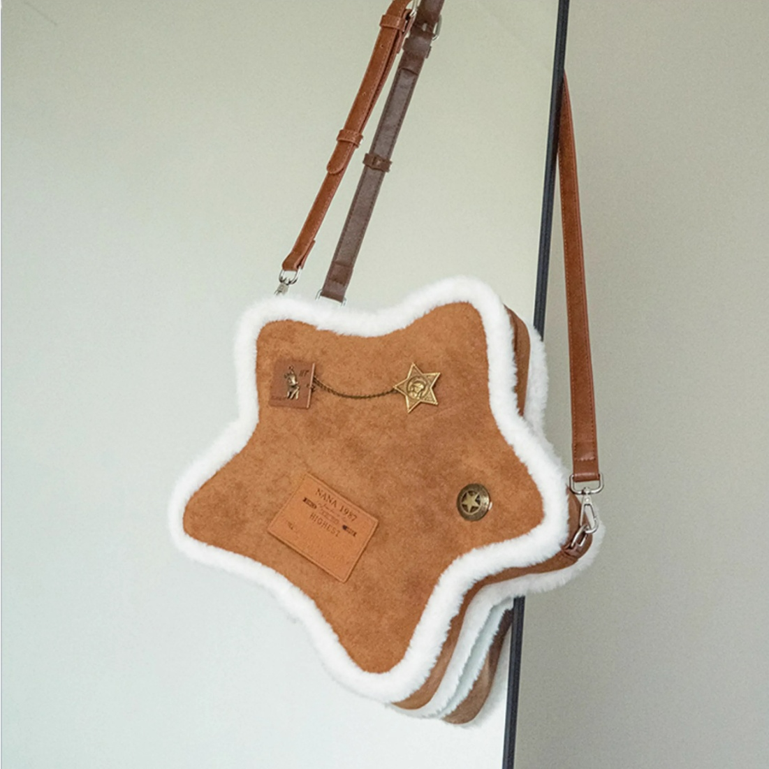 Rucksack für Damen ⎜ Weiche Sternform-Tasche mit Kunstfell und Vintage-Details für Herbst und Winter