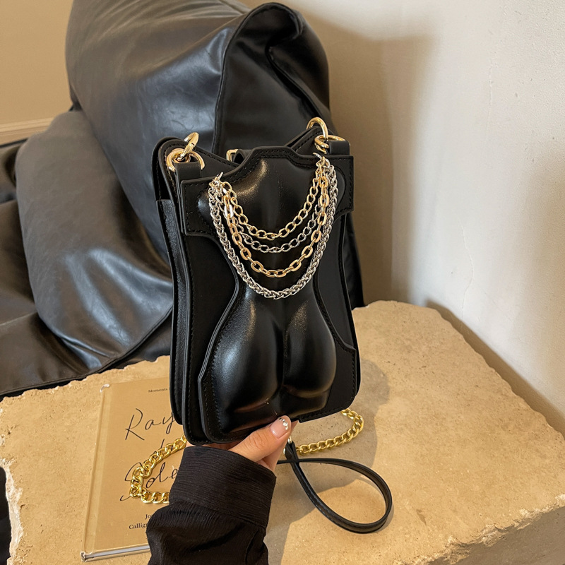 Kleine Schultertasche für Damen ⎜ Modische Handtasche im einzigartigen Design mit Kettenakzent