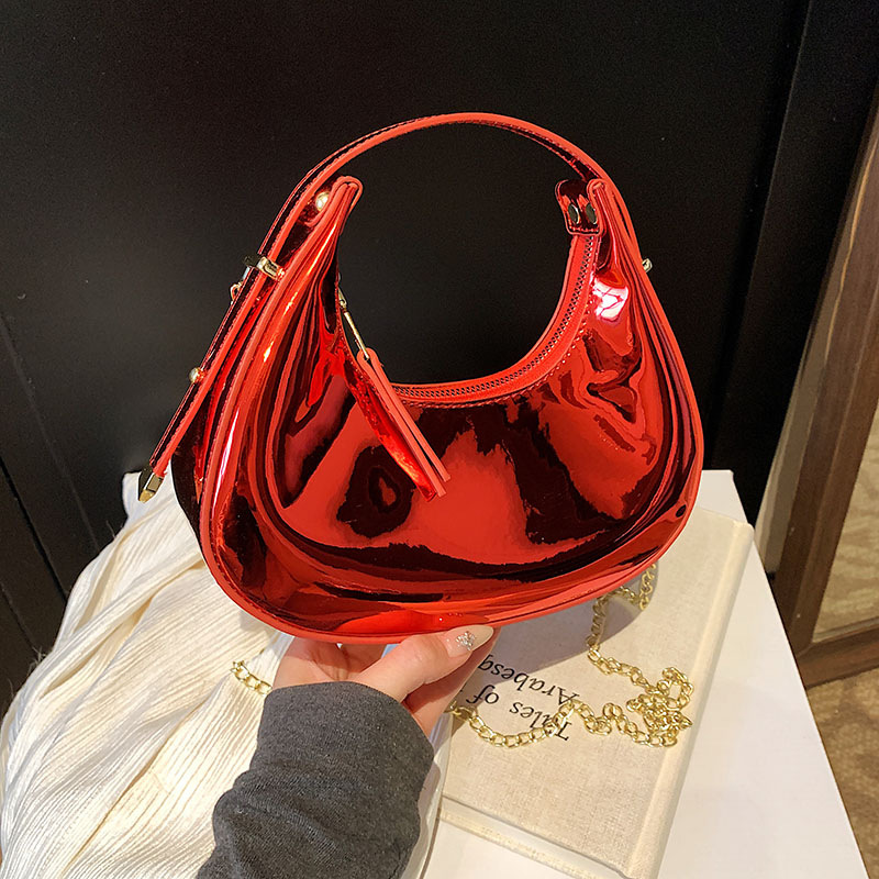 Damen Handtasche ⎜ Stylische Umhängetasche mit glänzendem Finish und praktischem Reißverschlussverschluss