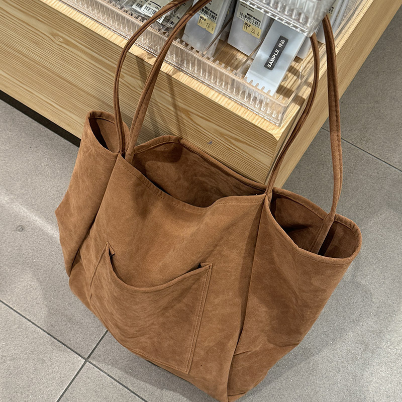 Schlichte Schultertasche für Damen ⎜ Große Suede Tasche mit Praktischen Trägern und Modischem Design
