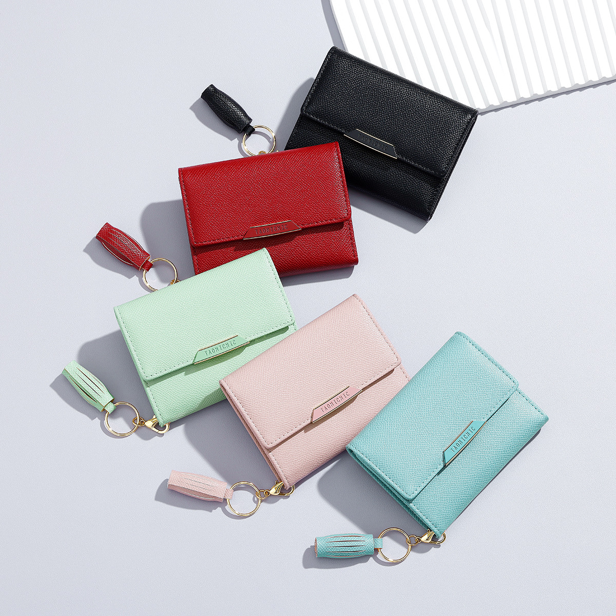 Damen Kurz-Geldbörse mit Quaste ⎜ Faltbare Mini-Brieftasche im schlichten Design mit Schlüsselring und Druckknopf