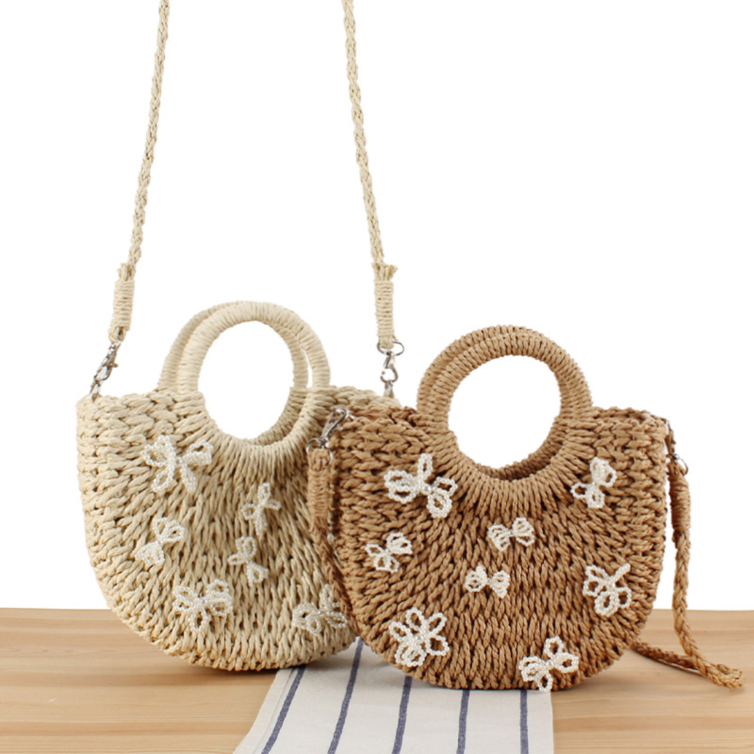 Halbrunde Strohtasche für Damen ⎜ Handgefertigte Strandtasche mit Perlschleifen