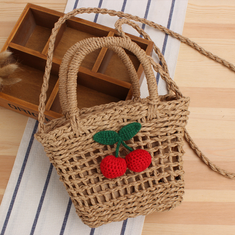 Strandtasche für Damen aus Papierseil ⎜ Handgefertigte Korbtasche mit Kirschmotiv und Verspieltem Design