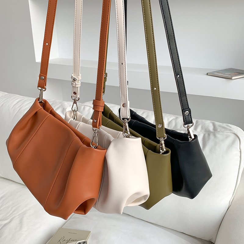Schultertasche für Damen ⎜ Modische Unterarmtasche mit Reißverschluss und Falten-Design für Alltag und Ausgehen