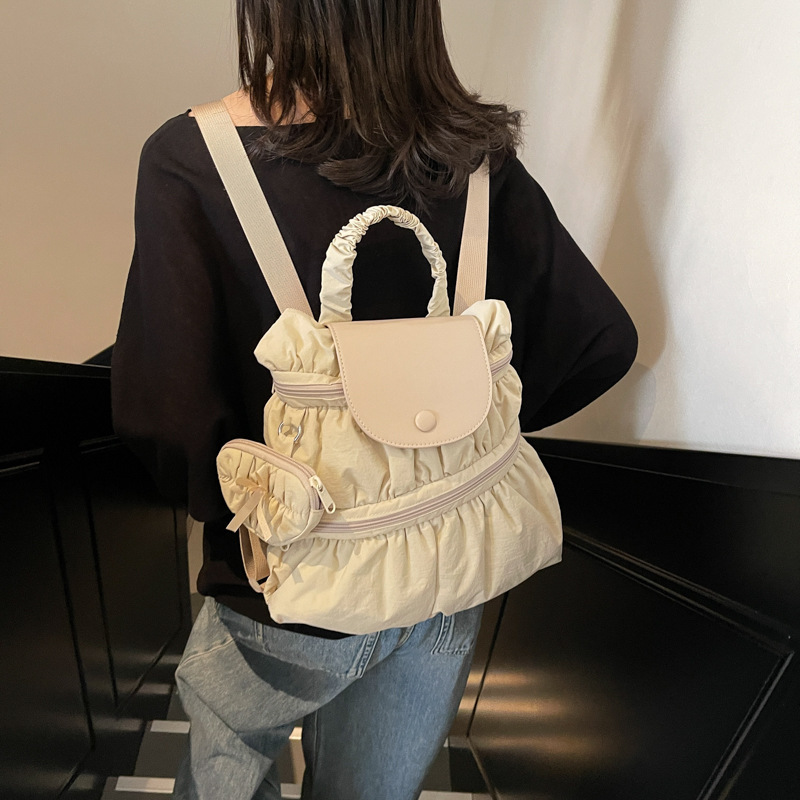 Rucksack mit Faltenoptik ⎜ Modischer Tagesrucksack für Damen mit Tragegriff und Seitentasche