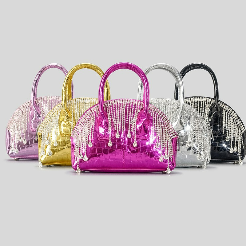 Handtasche für Damen ⎜ Glänzende Umhängetasche mit Strassketten und strukturierter Oberfläche für Partys