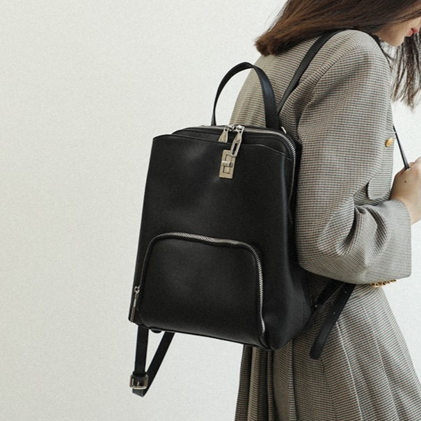 Lederrucksack für Damen ⎜ Schlichtes Design mit Reißverschluss und verstellbaren Trägern