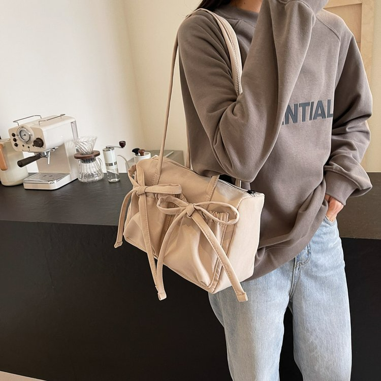 Shopper Tasche für Damen ⎜ Geräumige Schultertasche mit Schleifendetail und Reißverschluss für Alltag und Freizeit