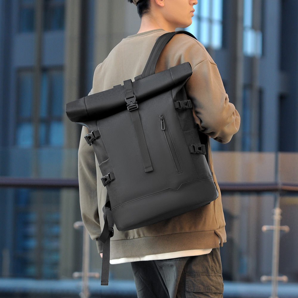 Rolltop Rucksack für Herren ⎜ Robuste Reisetasche mit verstellbarem Trageriemen und praktischen Fächern